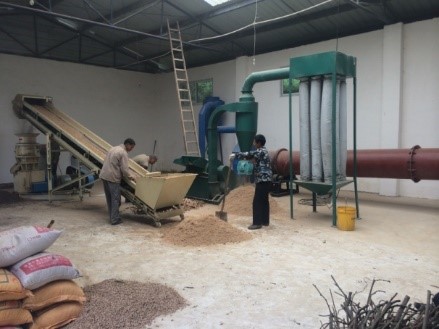 村级小型生物质成型燃料加工厂.jpg 村级小型生物质成型燃料加工厂.jpg
