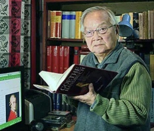 晚年的严宝瑜一直笔耕不辍。.jpg