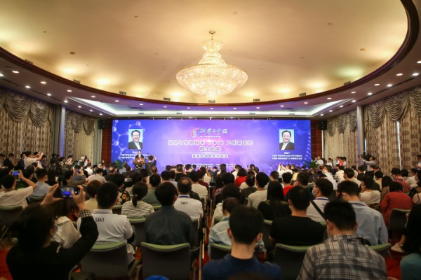 签约.jpg 签约.jpg