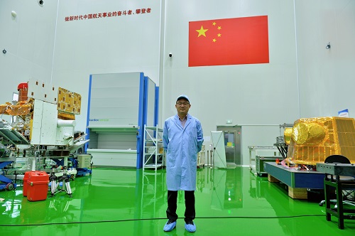 胡海鹰.jpg