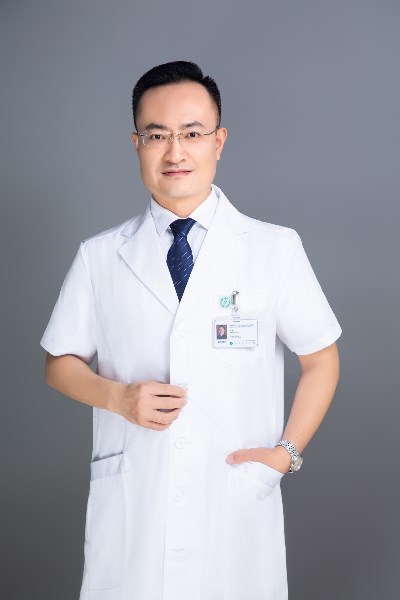 王亮1.jpg
